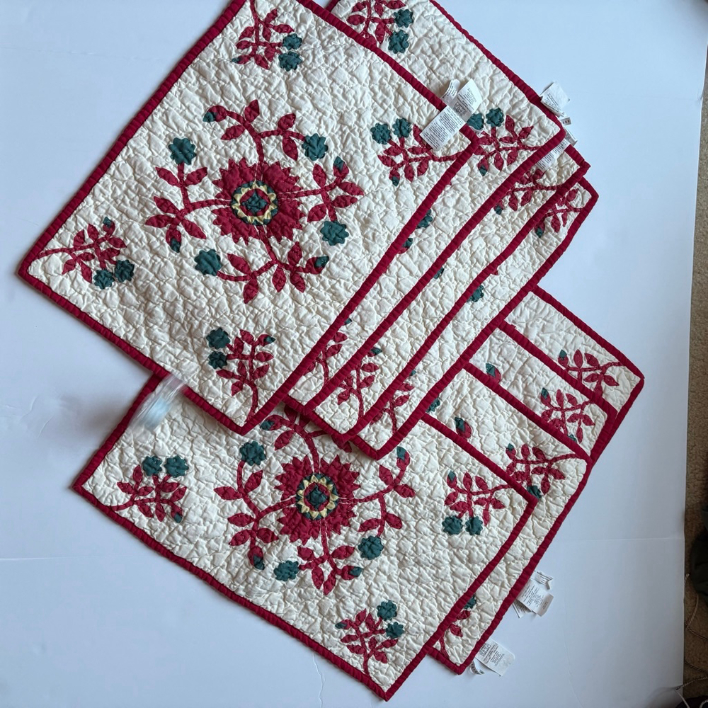 Pottery Barn Maisie Table Linens One Size Ivory Red Quilted Placemats Set‎ of 8